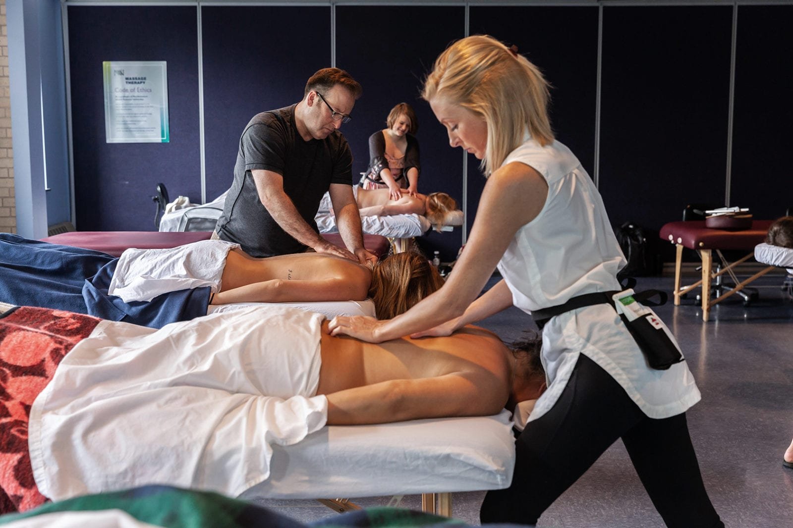 Job opportunity for 2 massage therapists