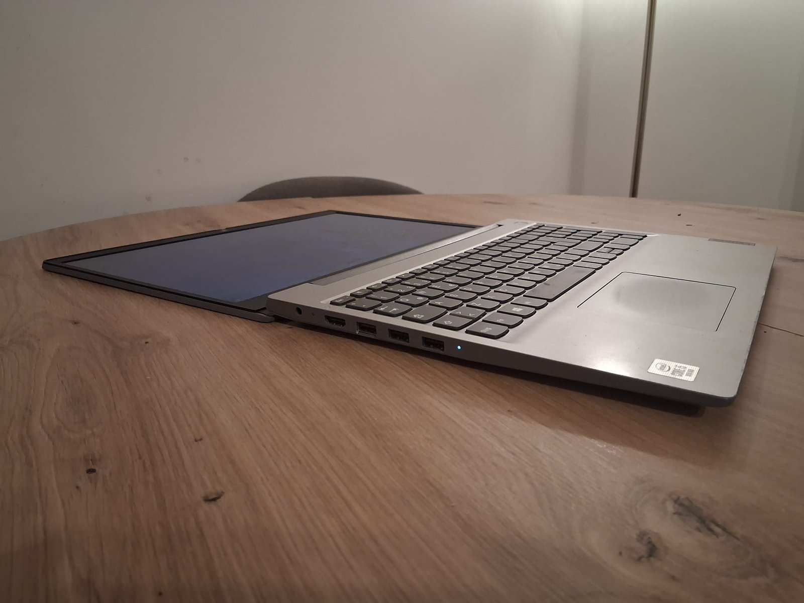 Laptop LENOVO SLIM (very good condition)